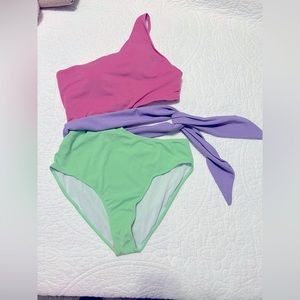 Women’s one-piece ribbed one shoulder swimsuit with tie.